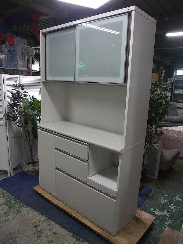 中野区でニトリ キッチンボード アルミナ2 と冷蔵庫を買い取りました。